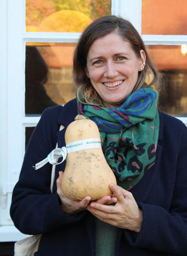 Sandy Marschke setzt sich als Mitarbeiterin der Landkreisverwaltung für die Vermarktung regionaler Produkte und für die Vernetzung ihrer Produzenten ein.
